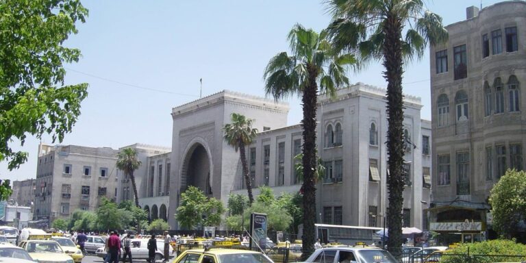 نفس العدالة ترحب بقرار إحالة قضاة سوريين في “محكمة الإرهاب” إلى التحقيق 